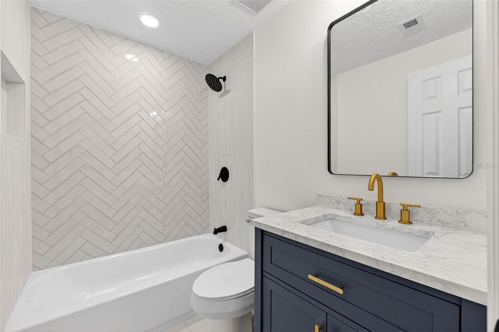 For Sale: $299,980 (3 beds, 1 baths, 864 Square Feet)