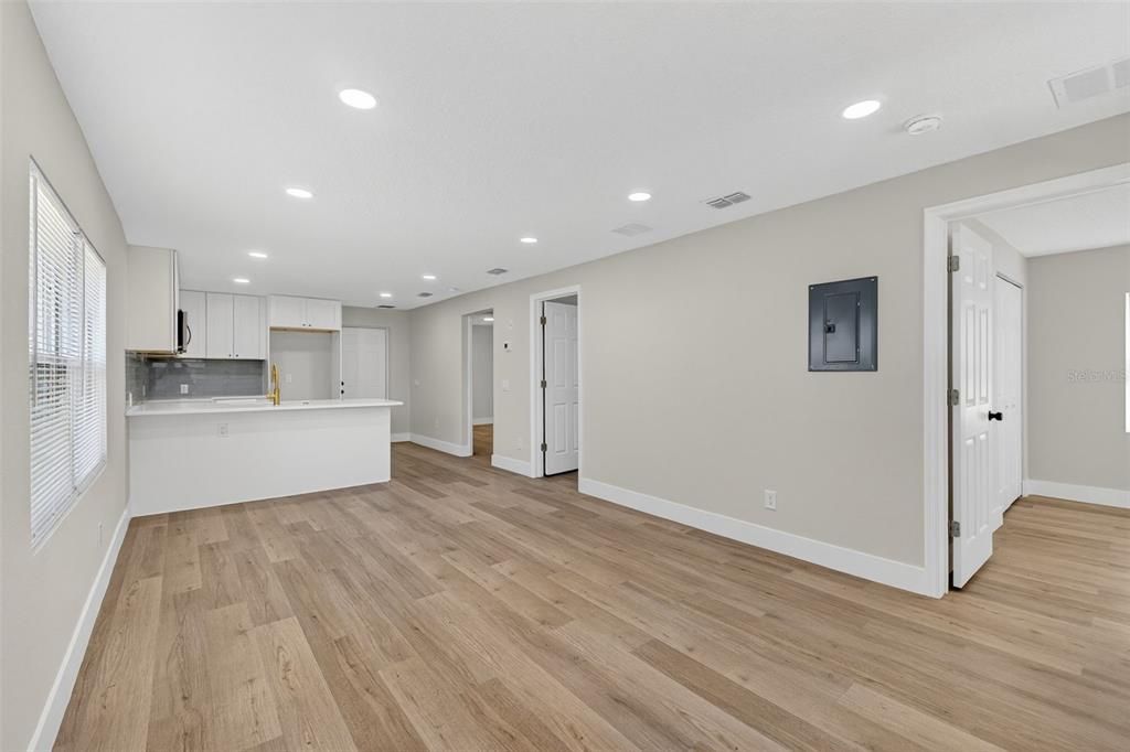 For Sale: $299,980 (3 beds, 1 baths, 864 Square Feet)