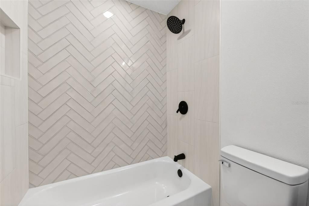 For Sale: $299,980 (3 beds, 1 baths, 864 Square Feet)