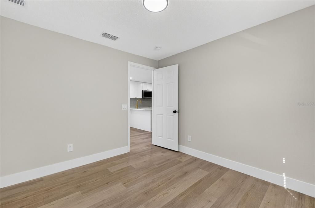 For Sale: $299,980 (3 beds, 1 baths, 864 Square Feet)