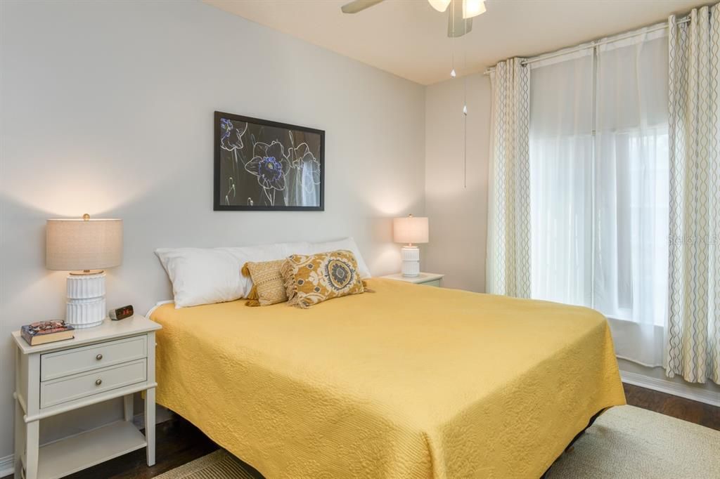 For Sale: $199,000 (2 beds, 2 baths, 1131 Square Feet)