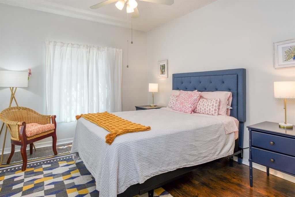 For Sale: $199,000 (2 beds, 2 baths, 1131 Square Feet)