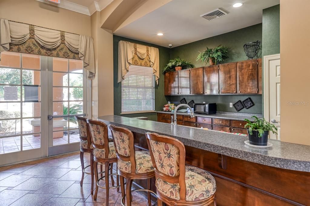 For Sale: $199,000 (2 beds, 2 baths, 1131 Square Feet)