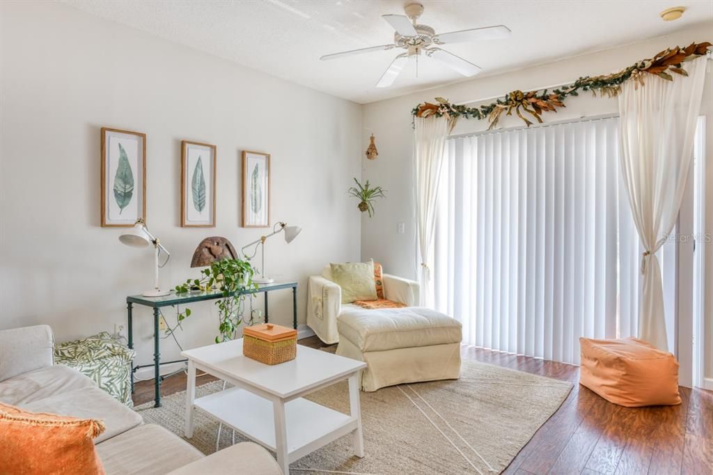 For Sale: $199,000 (2 beds, 2 baths, 1131 Square Feet)