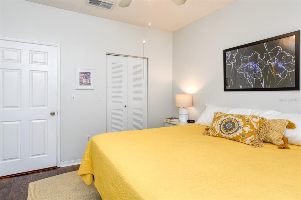 For Sale: $199,000 (2 beds, 2 baths, 1131 Square Feet)