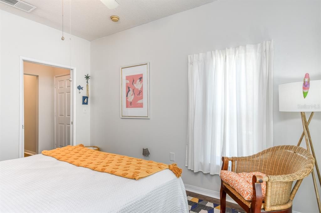 For Sale: $199,000 (2 beds, 2 baths, 1131 Square Feet)