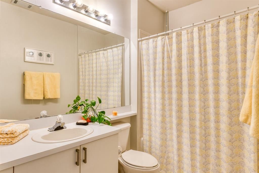 For Sale: $199,000 (2 beds, 2 baths, 1131 Square Feet)