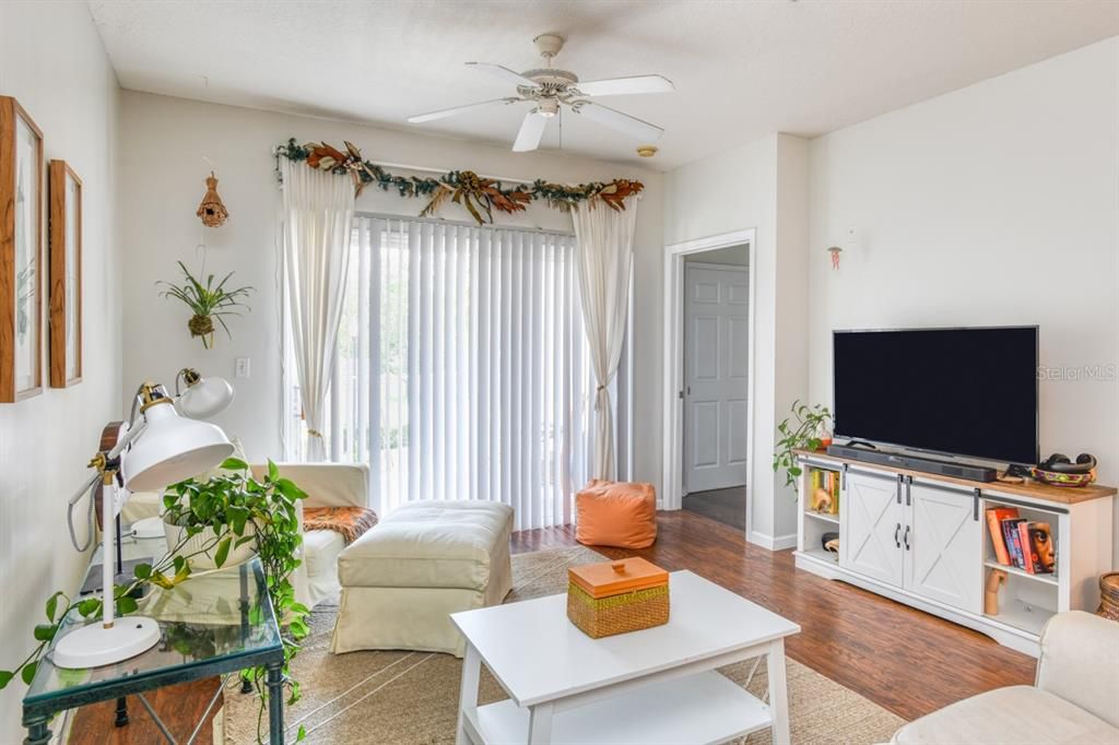 For Sale: $199,000 (2 beds, 2 baths, 1131 Square Feet)