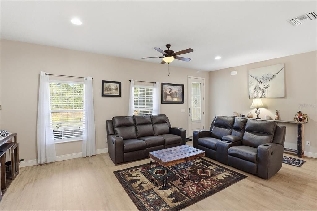 En Venta: $289,750 (3 camas, 2 baños, 1628 Pies cuadrados)