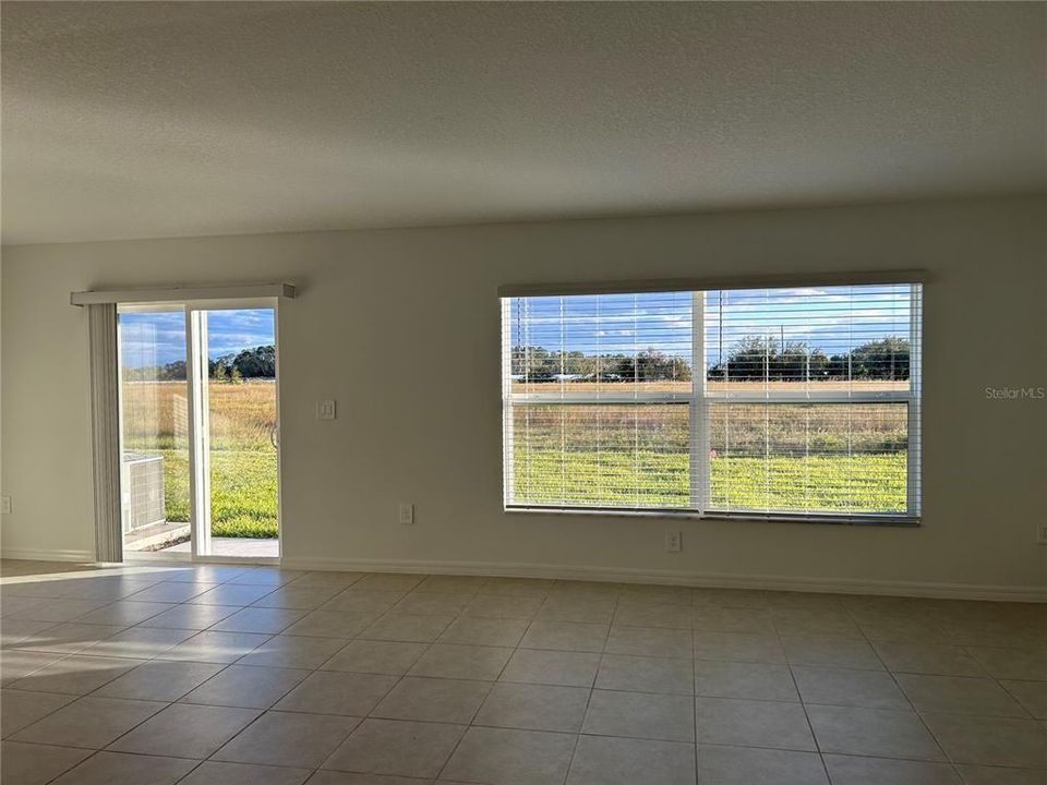 For Rent: $2,500 (4 beds, 2 baths, 1936 Square Feet)