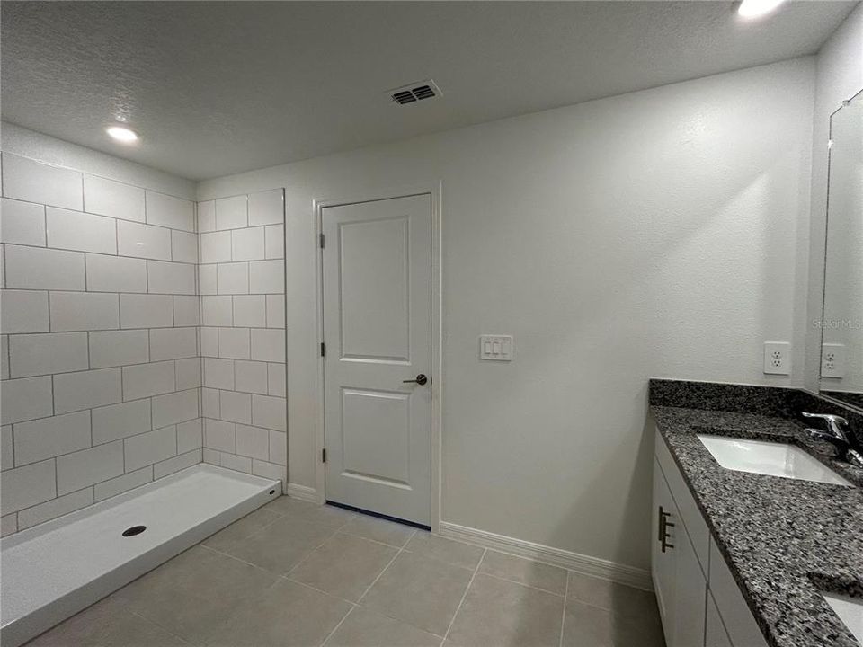 For Rent: $2,500 (4 beds, 2 baths, 1936 Square Feet)