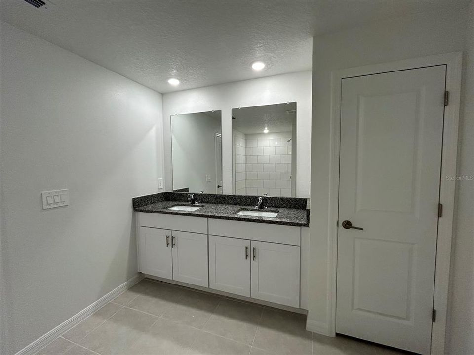 For Rent: $2,500 (4 beds, 2 baths, 1936 Square Feet)