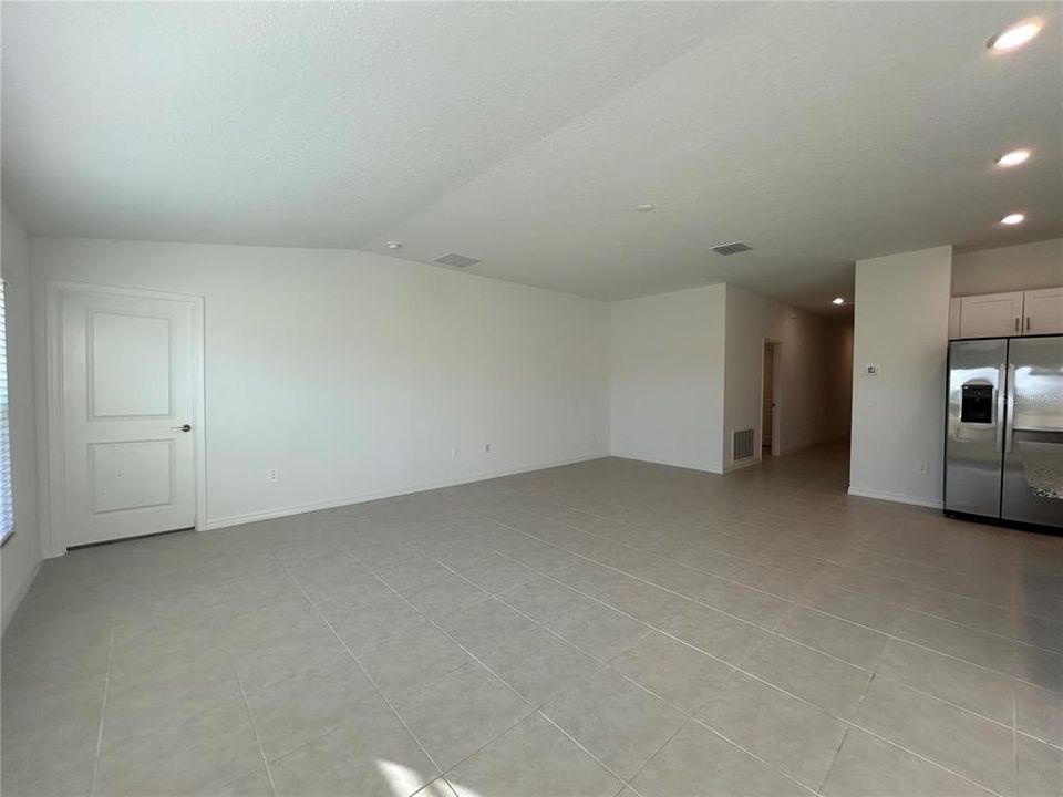 For Rent: $2,500 (4 beds, 2 baths, 1936 Square Feet)