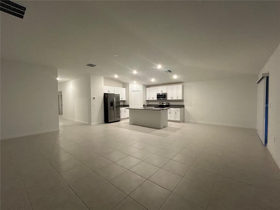 For Rent: $2,500 (4 beds, 2 baths, 1936 Square Feet)