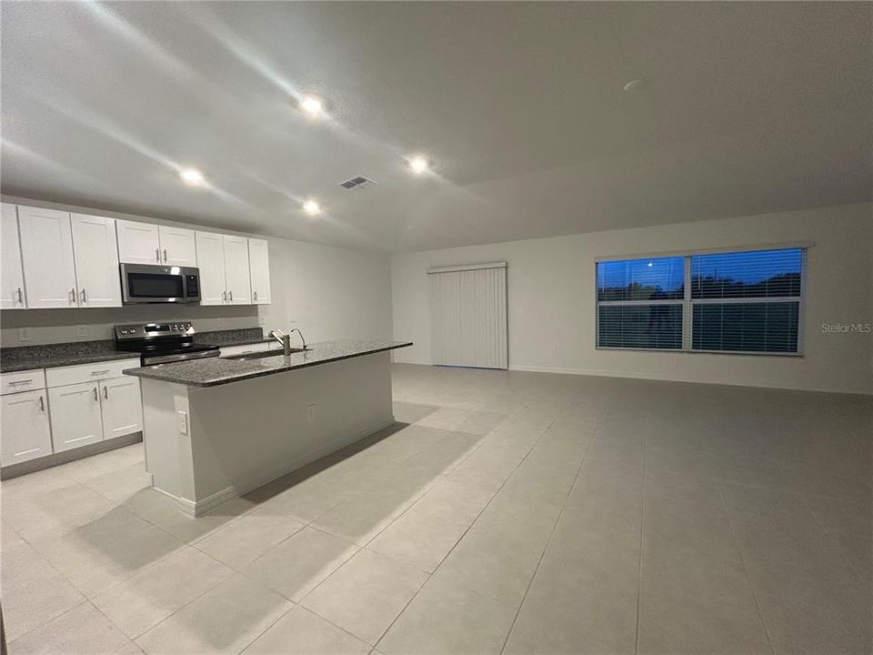 For Rent: $2,500 (4 beds, 2 baths, 1936 Square Feet)