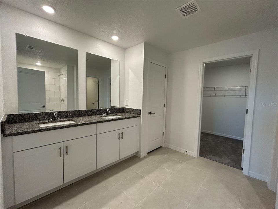 For Rent: $2,500 (4 beds, 2 baths, 1936 Square Feet)