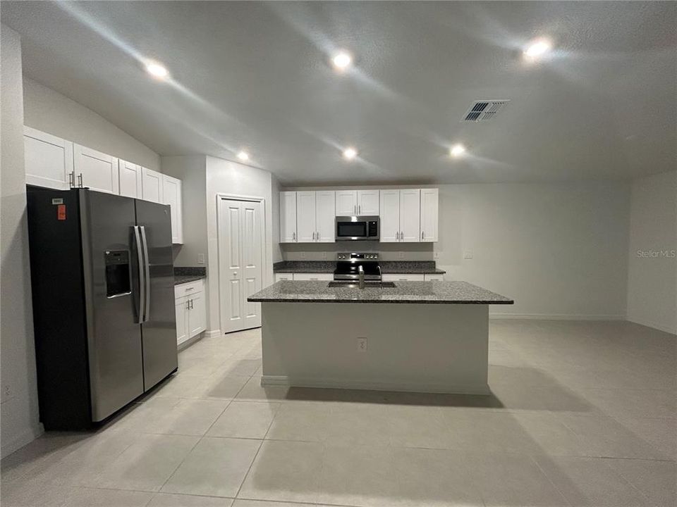 For Rent: $2,500 (4 beds, 2 baths, 1936 Square Feet)