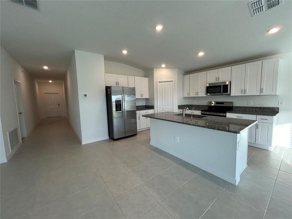 For Rent: $2,500 (4 beds, 2 baths, 1936 Square Feet)