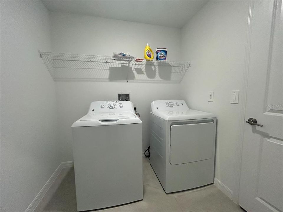 For Rent: $2,500 (4 beds, 2 baths, 1936 Square Feet)