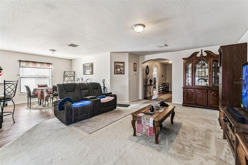 待售: $299,000 (3 贝兹, 2 浴室, 1613 平方英尺)