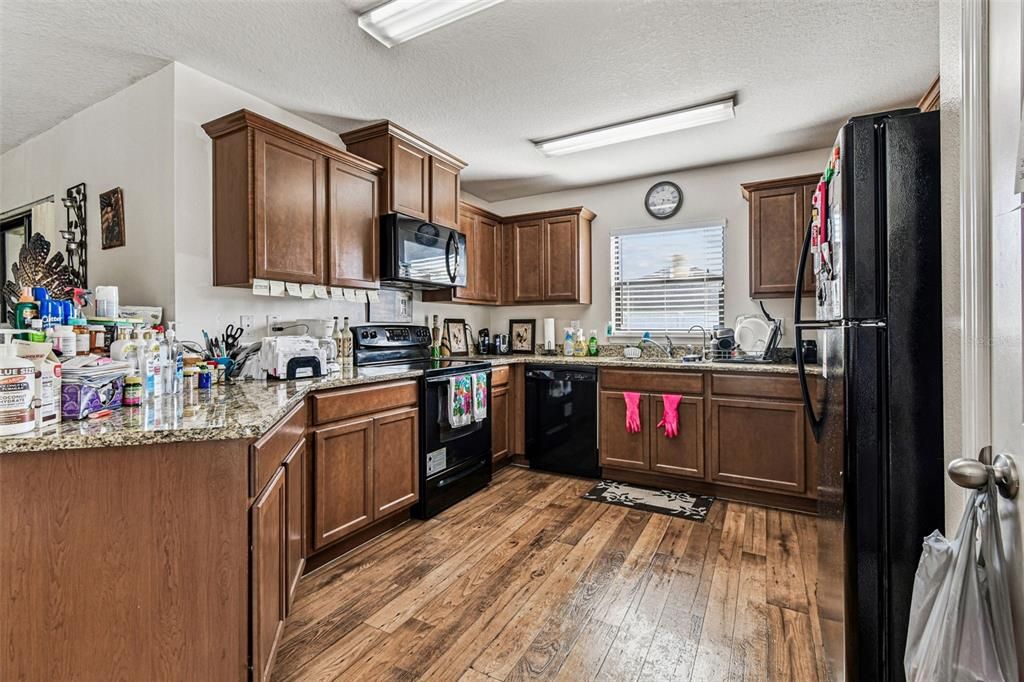 待售: $299,000 (3 贝兹, 2 浴室, 1613 平方英尺)