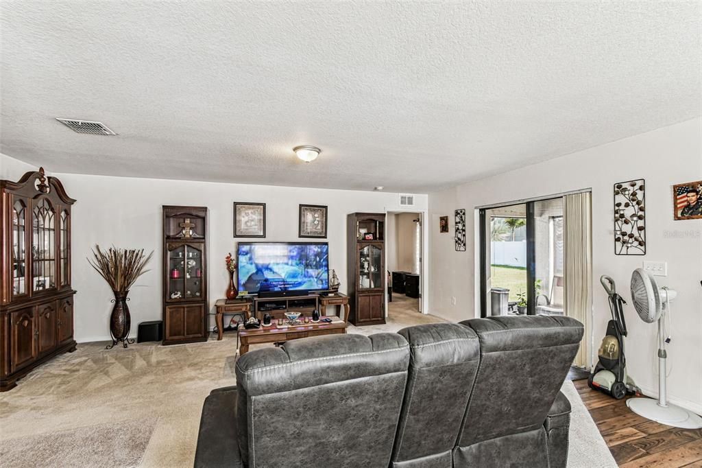 待售: $299,000 (3 贝兹, 2 浴室, 1613 平方英尺)