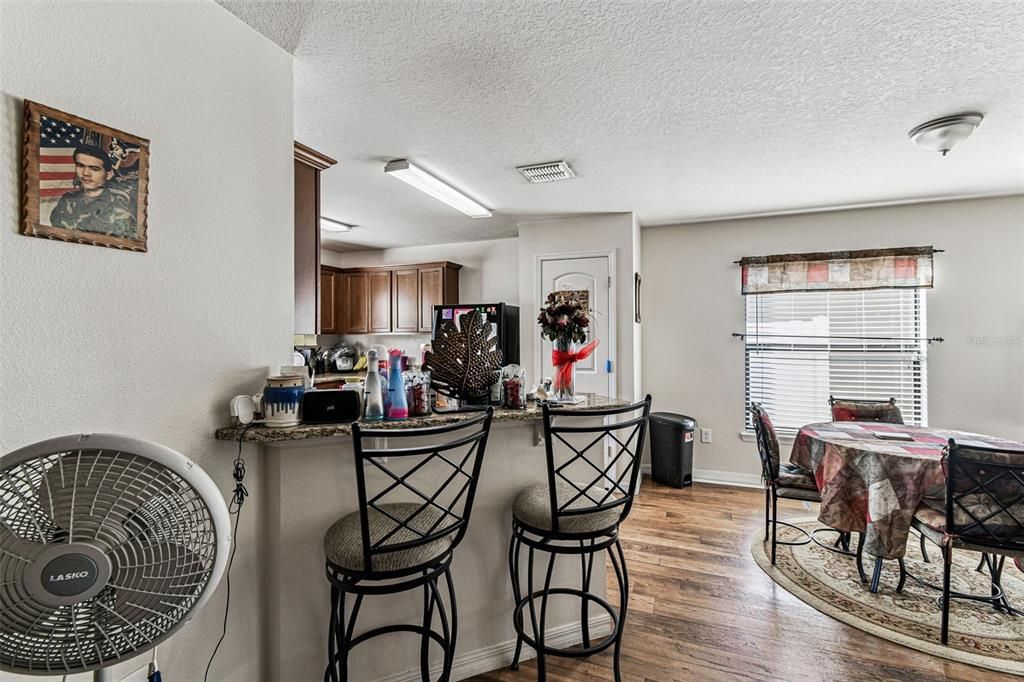 待售: $299,000 (3 贝兹, 2 浴室, 1613 平方英尺)