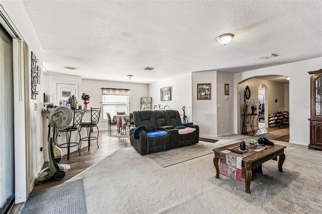 待售: $299,000 (3 贝兹, 2 浴室, 1613 平方英尺)