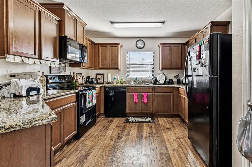 待售: $299,000 (3 贝兹, 2 浴室, 1613 平方英尺)