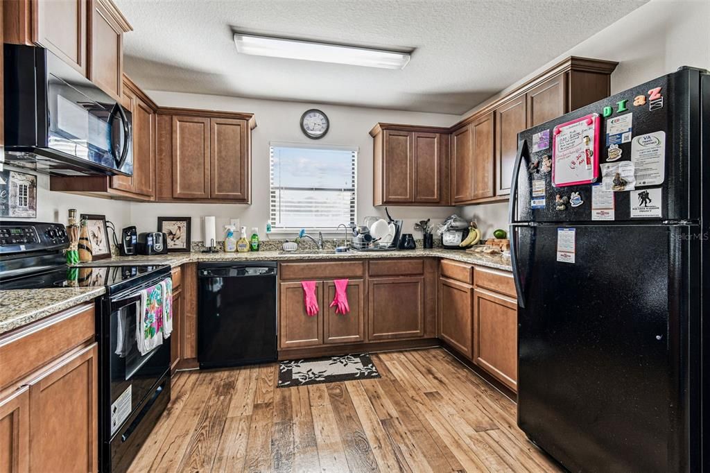 待售: $299,000 (3 贝兹, 2 浴室, 1613 平方英尺)