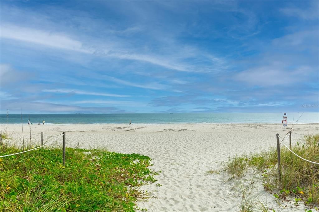 待售: $159,000 (1 贝兹, 1 浴室, 726 平方英尺)