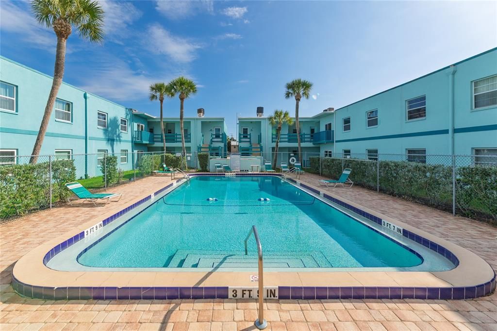 待售: $159,000 (1 贝兹, 1 浴室, 726 平方英尺)