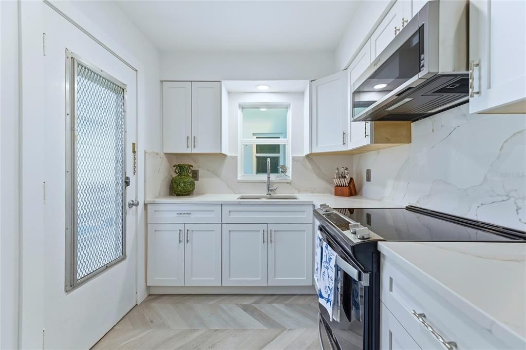 待售: $159,000 (1 贝兹, 1 浴室, 726 平方英尺)