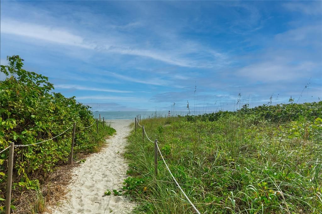 待售: $159,000 (1 贝兹, 1 浴室, 726 平方英尺)