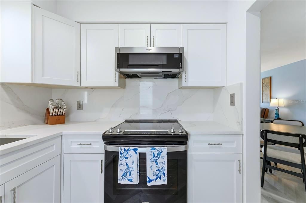 待售: $159,000 (1 贝兹, 1 浴室, 726 平方英尺)