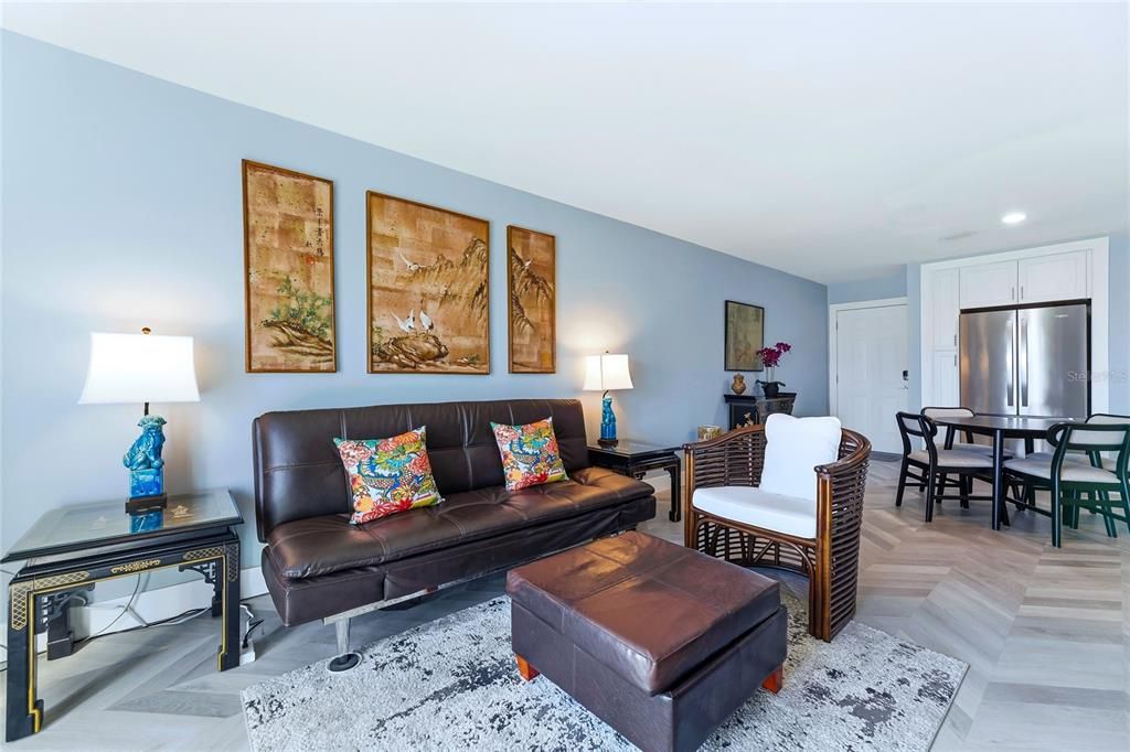 待售: $159,000 (1 贝兹, 1 浴室, 726 平方英尺)