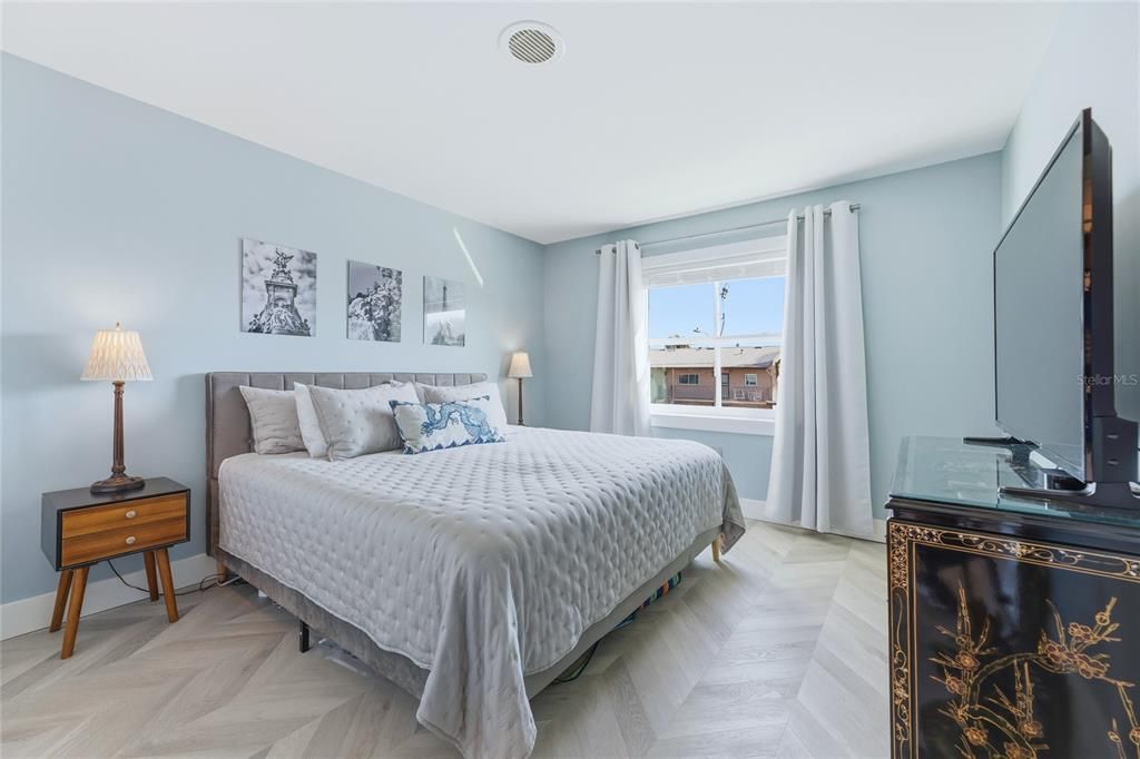 待售: $159,000 (1 贝兹, 1 浴室, 726 平方英尺)