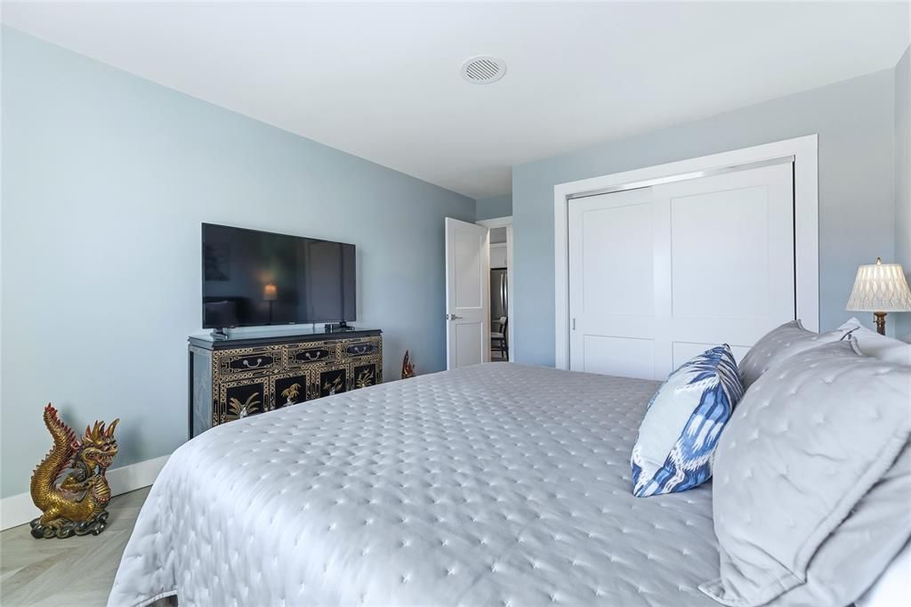 待售: $159,000 (1 贝兹, 1 浴室, 726 平方英尺)