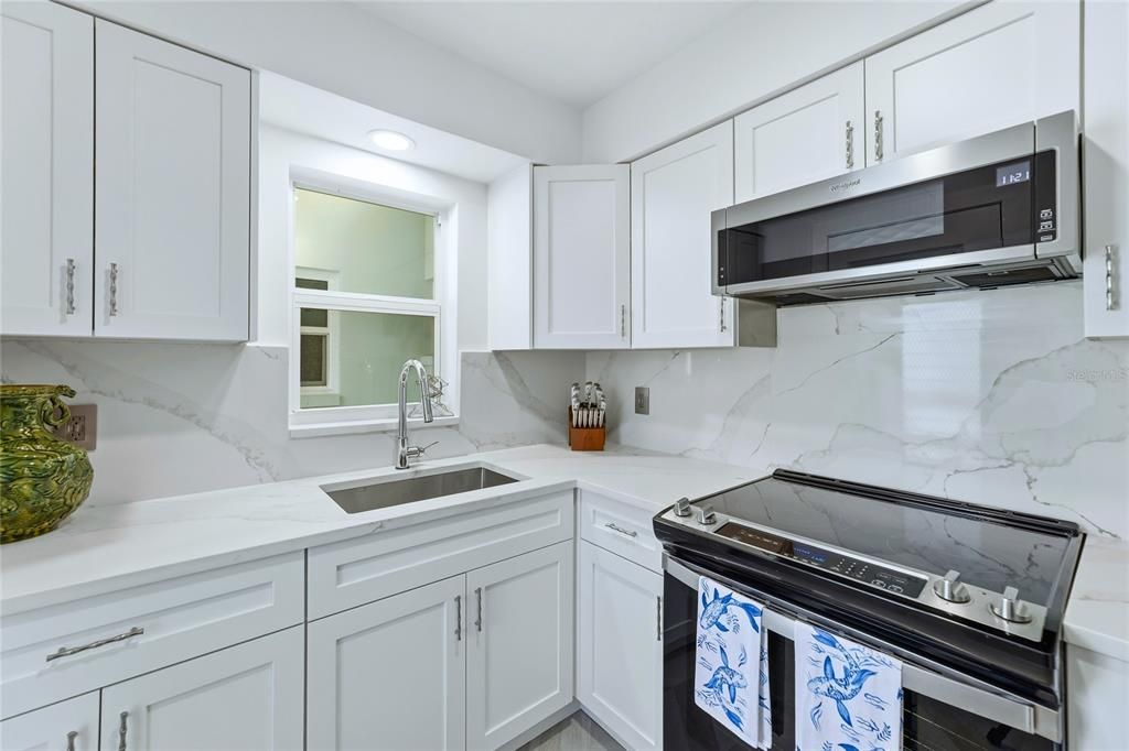 待售: $159,000 (1 贝兹, 1 浴室, 726 平方英尺)