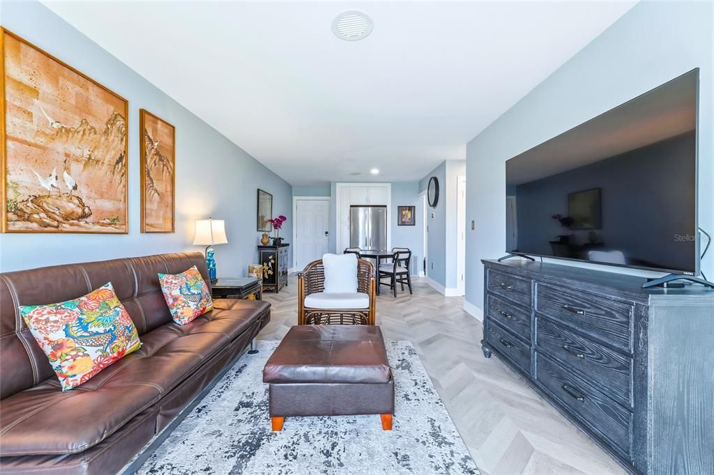 待售: $159,000 (1 贝兹, 1 浴室, 726 平方英尺)