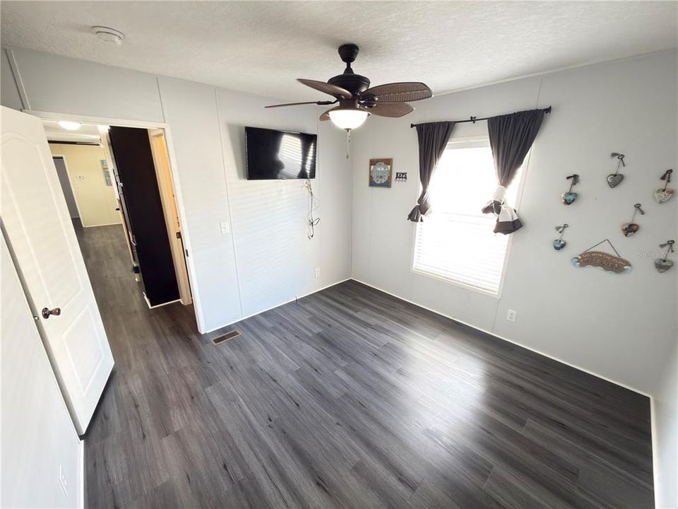 待售: $200,000 (2 贝兹, 1 浴室, 672 平方英尺)