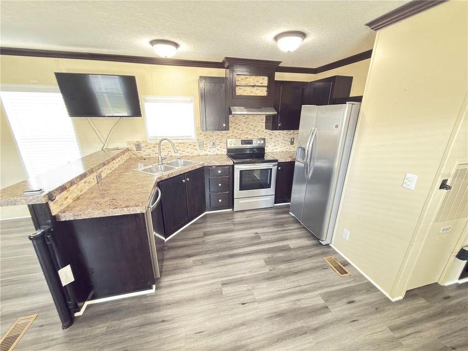 待售: $200,000 (2 贝兹, 1 浴室, 672 平方英尺)