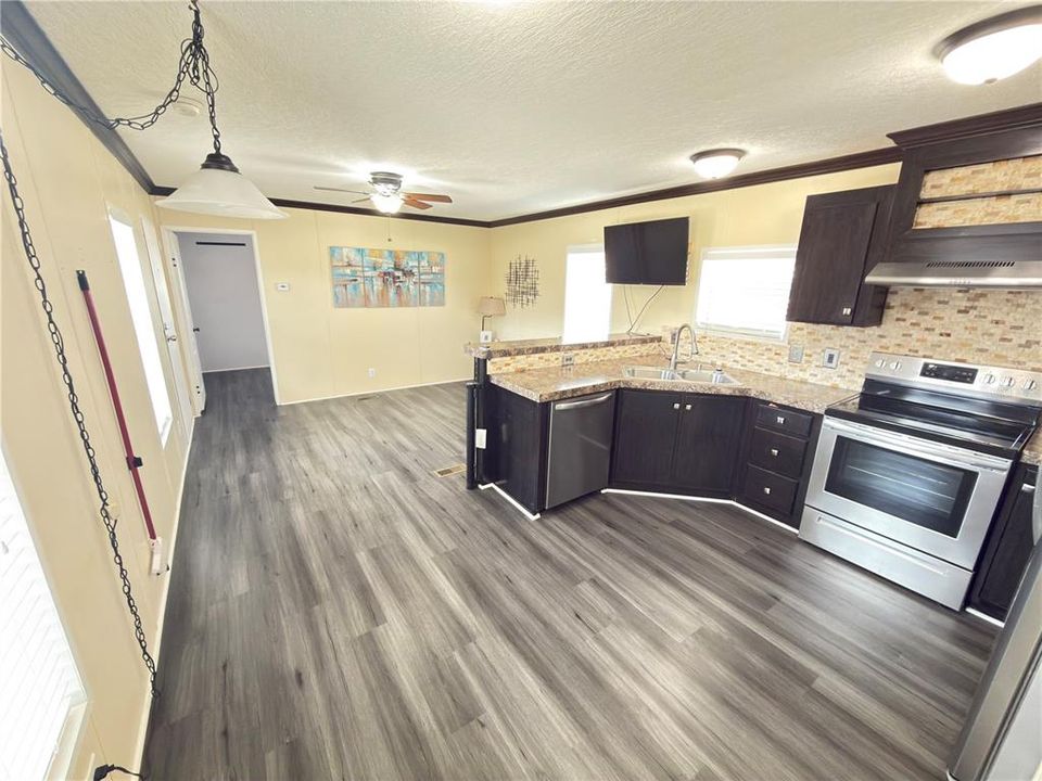 待售: $200,000 (2 贝兹, 1 浴室, 672 平方英尺)