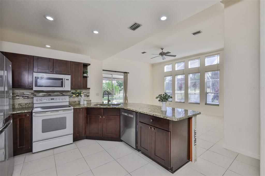 В аренду: $2,800 (4 спален, 2 ванн, 2030 Квадратных фут)