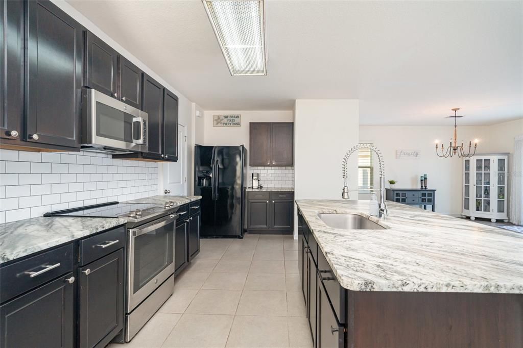 En Venta: $435,000 (4 camas, 2 baños, 2316 Pies cuadrados)