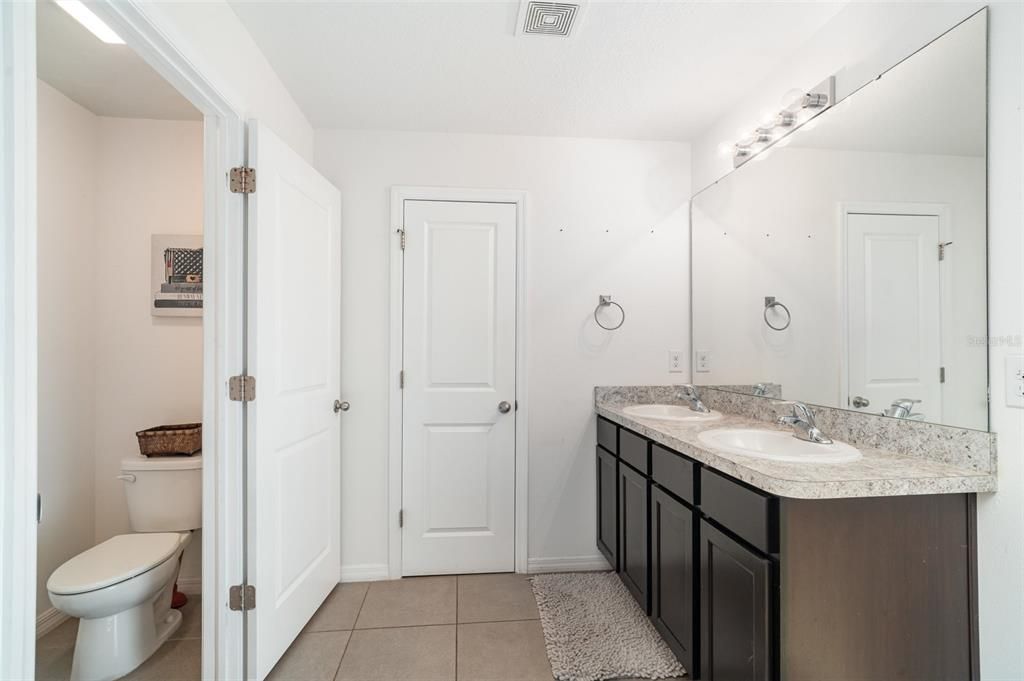 En Venta: $435,000 (4 camas, 2 baños, 2316 Pies cuadrados)