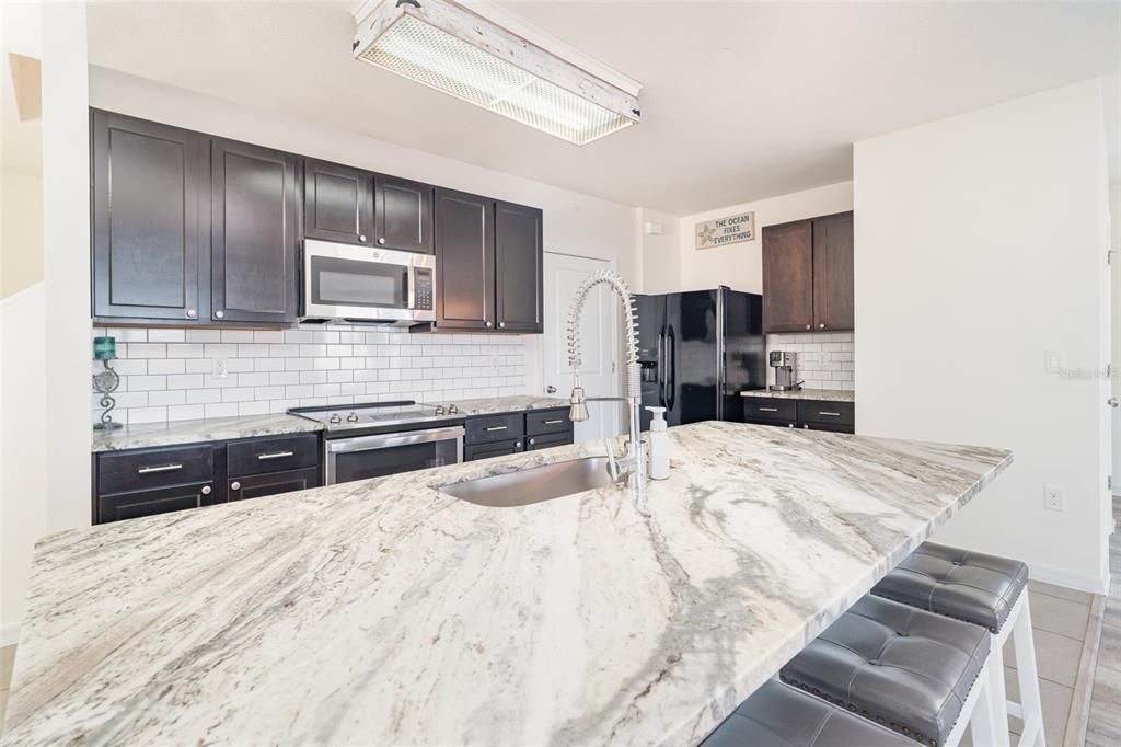 En Venta: $435,000 (4 camas, 2 baños, 2316 Pies cuadrados)