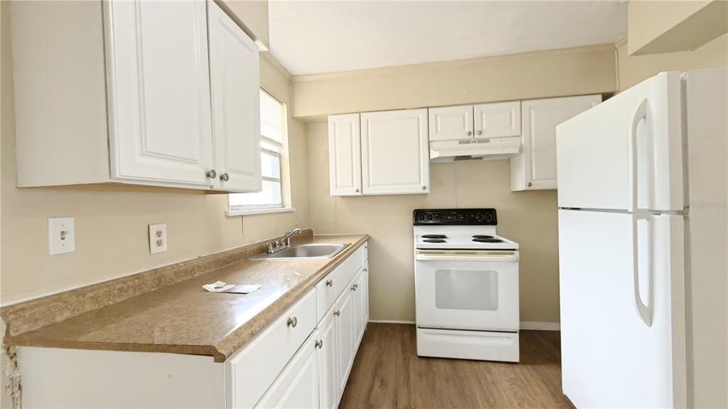 На продажу: $125,000 (2 спален, 1 ванн, 880 Квадратных фут)