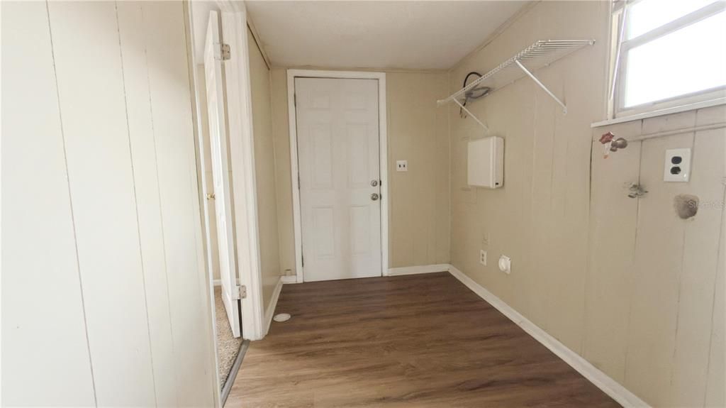 На продажу: $125,000 (2 спален, 1 ванн, 880 Квадратных фут)