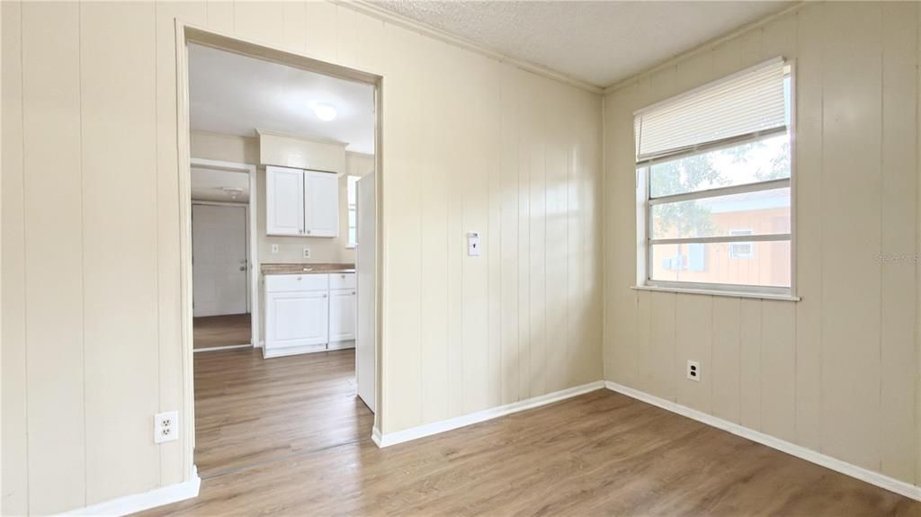 На продажу: $125,000 (2 спален, 1 ванн, 880 Квадратных фут)